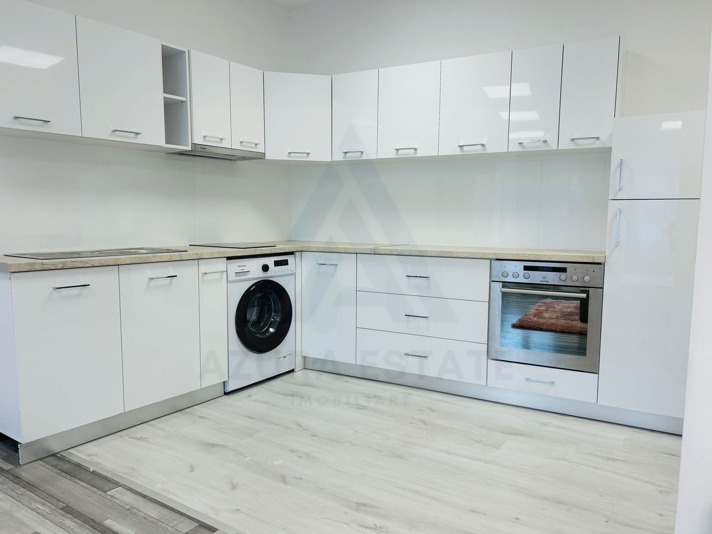 Studio modern  50 mp prima închiriere cu parcare  in zona Centrala - Poză 2