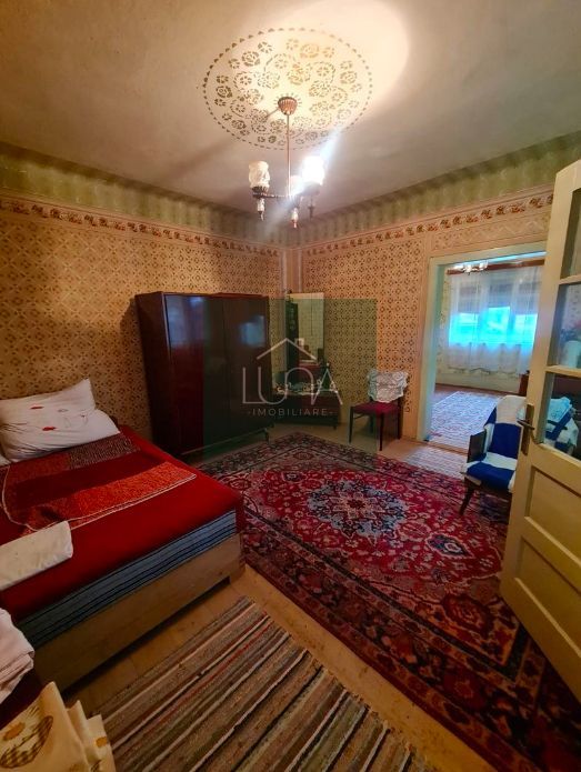 Casă cu teren de 1.000 m² – utilități complete, ideală pentru renovare - Poză 2