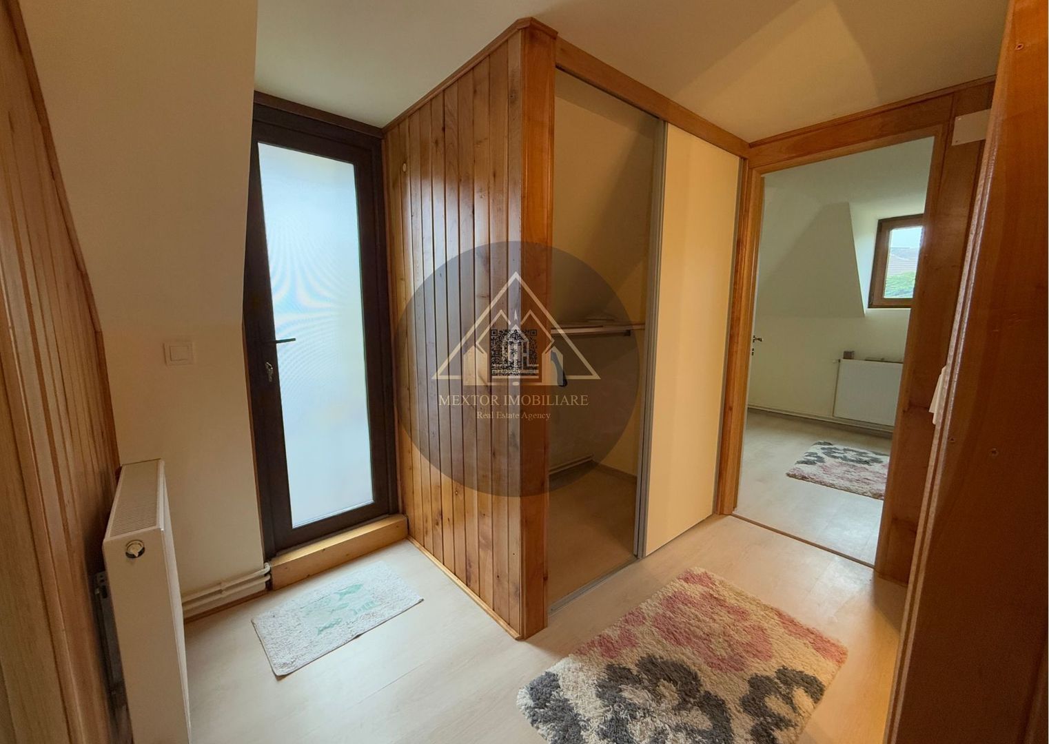 Casă nou construită în Centrul vechi Medias - Poză 11