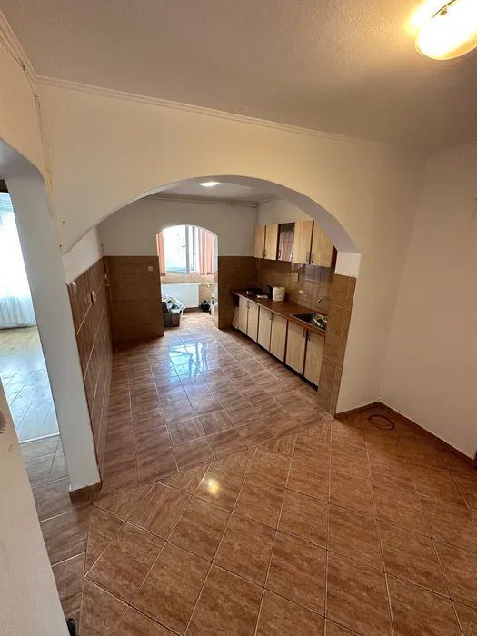 APARTAMENT 3 CAMERE & 2 BAI BLOC 1982 72000EURO SUPER PRET - Poză 1