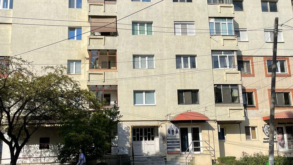 Apartament 3 camere, zona foarte buna. - Poză 1