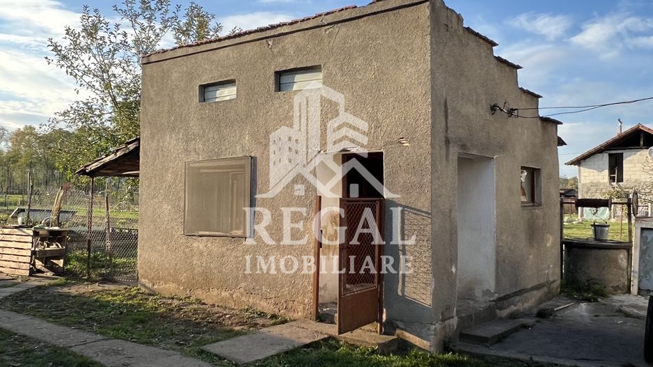 Casă spațioasă de vânzare în Ruși – pentru locuință sau investitie - Poză 18