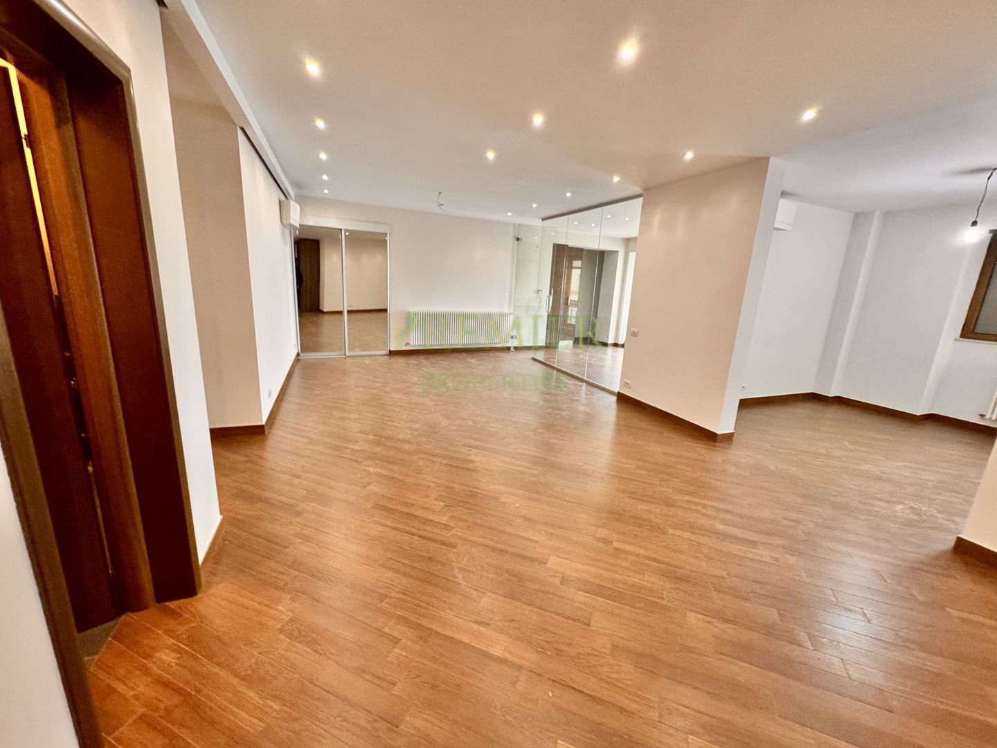 APARTAMENT DE 3 CAMERE DE VANZARE IN BLOC SOLID | DOROBANTI | R.BELLER | - Poză 3