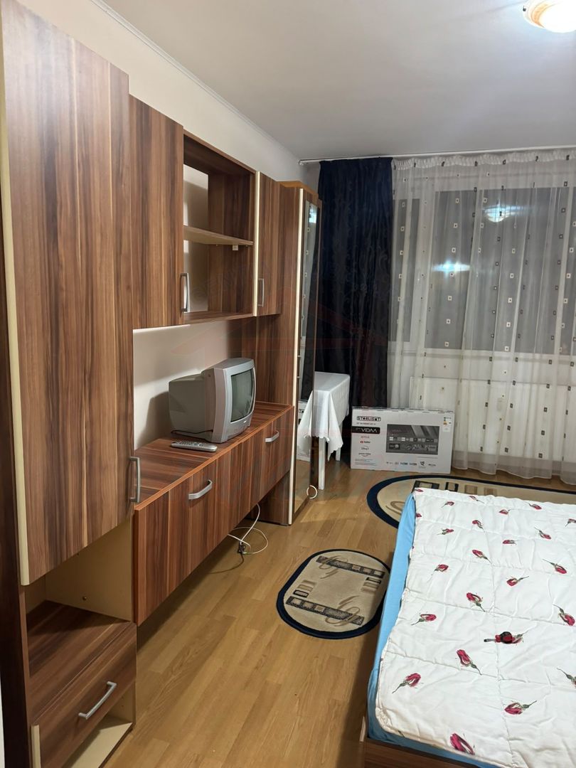 GARSONIERĂ DE ÎNCHIRIAT – ETAJ 2 | 250 €/LUNĂ - Poză 3