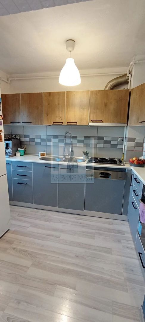 De vânzare apartament 3 camere/ zona Codrii Cosminului - Poză 5