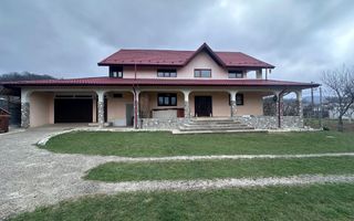 Casă de vânzare în Pucioasa! - Poză 1