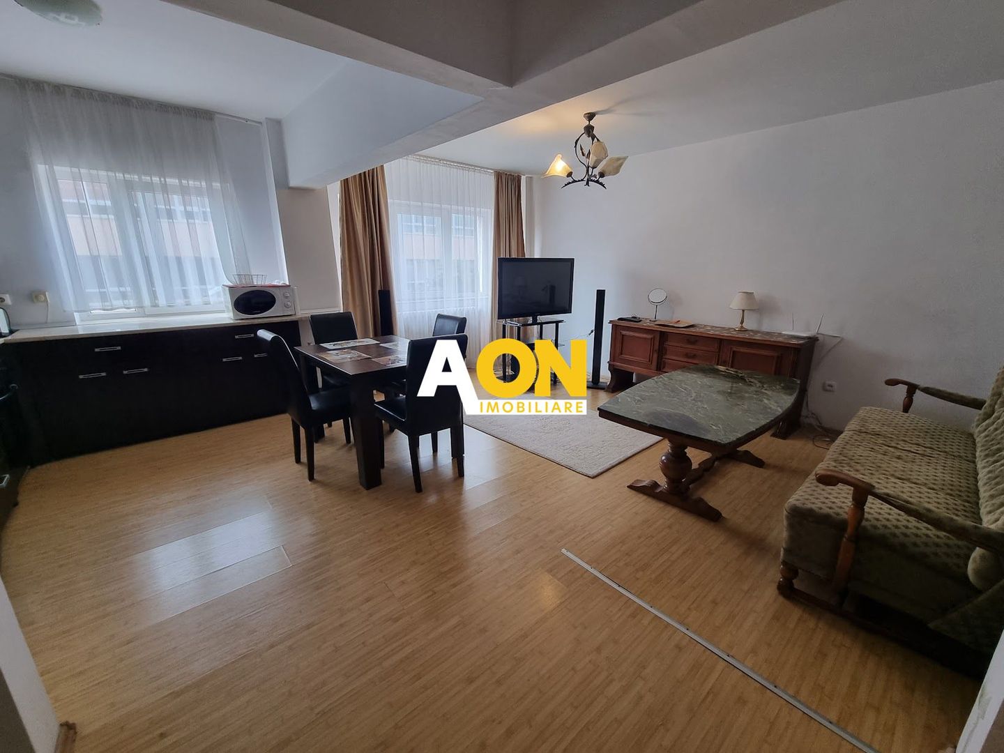 Apartament  3 Camere Zona Liceul Sportiv - Poză 3