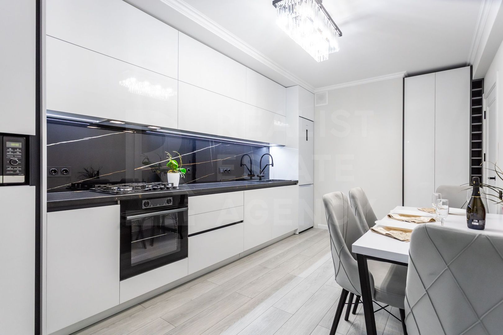 Vânzare , apartament, 3 camere, bd. Mircea cel Bătrân Ciocana - Poză 2