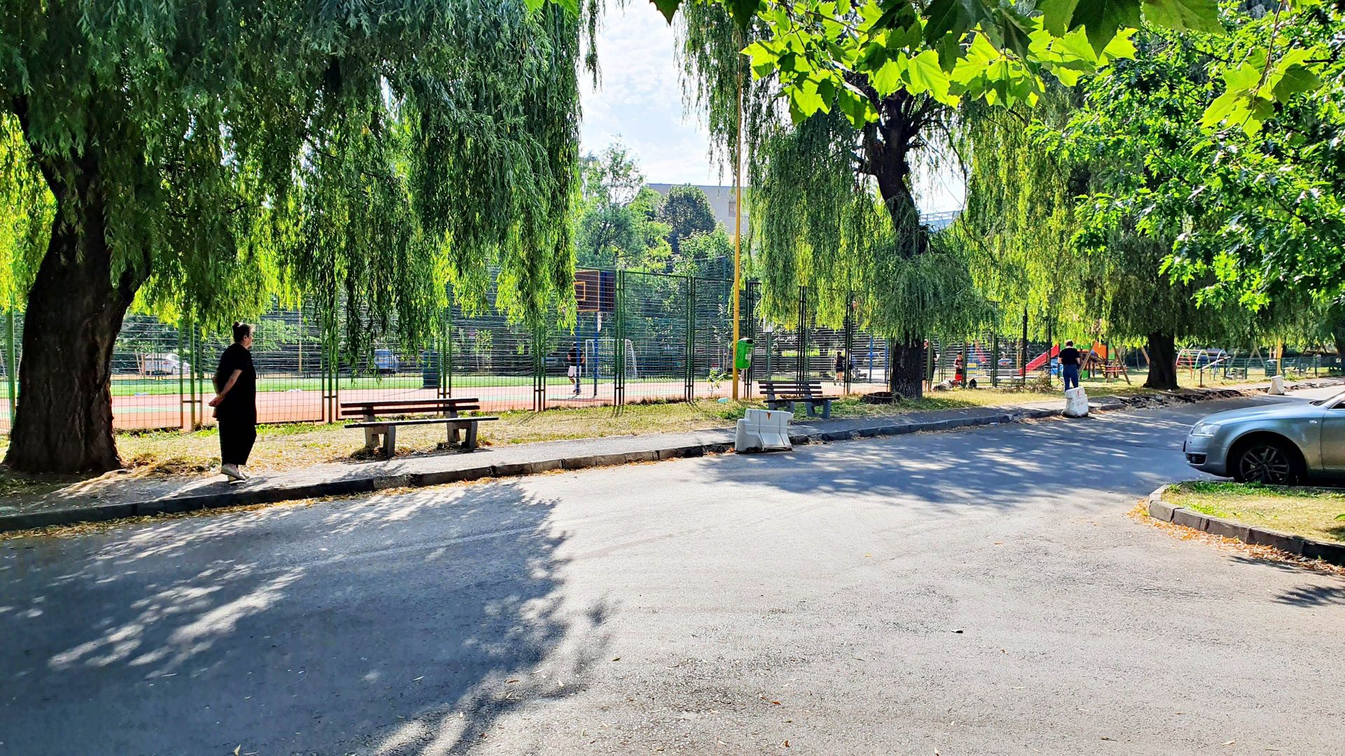 Calea Bucuresti, garsoniera cf I etaj 4/9 libera,semimobilata - Poză 1