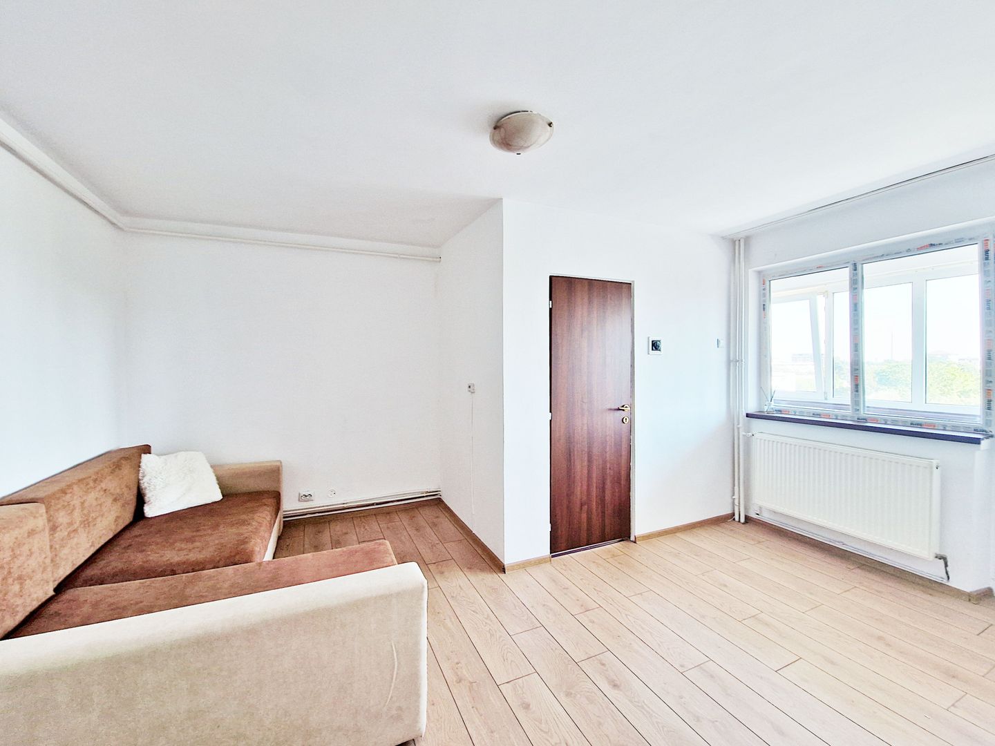 AZURA Imobiliare - Garsoniera Nemobilata Pitesti Craiovei Central - Poză 2