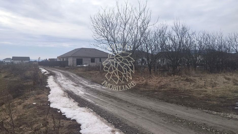 Teren 1750 mp-ideal casa P+2-zona linistita-Unirea - Poză 2
