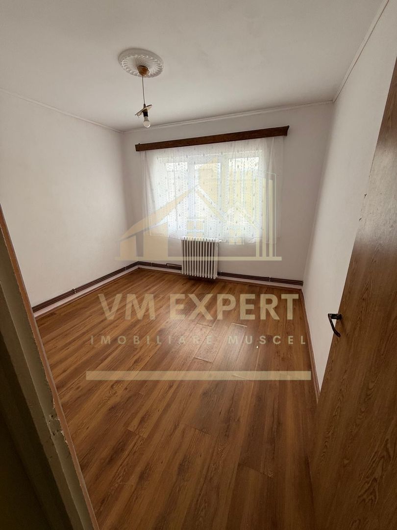 APARTAMENT 2 CAMERE ETAJ 4 VISOI ZONA MOL - Poză 2