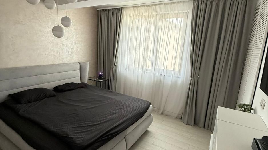 Piscină | Mobilată complet | Panouri solare | 3 băi și terasă închisă - Poză 17