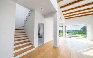 Vilă cu vedere spre pădure și cu piscina încălzită - Poză 5