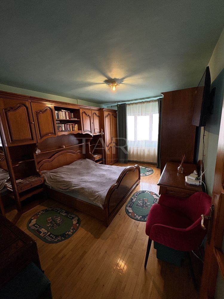 4 camere, spațiu generos, parcare și zonă excelentă. - Poză 4