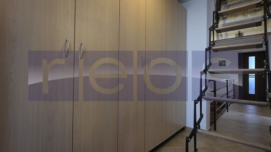 VANZAE VILA P+1+P | 6 CAMERE | ZONA VITAN MALL - Poză 22