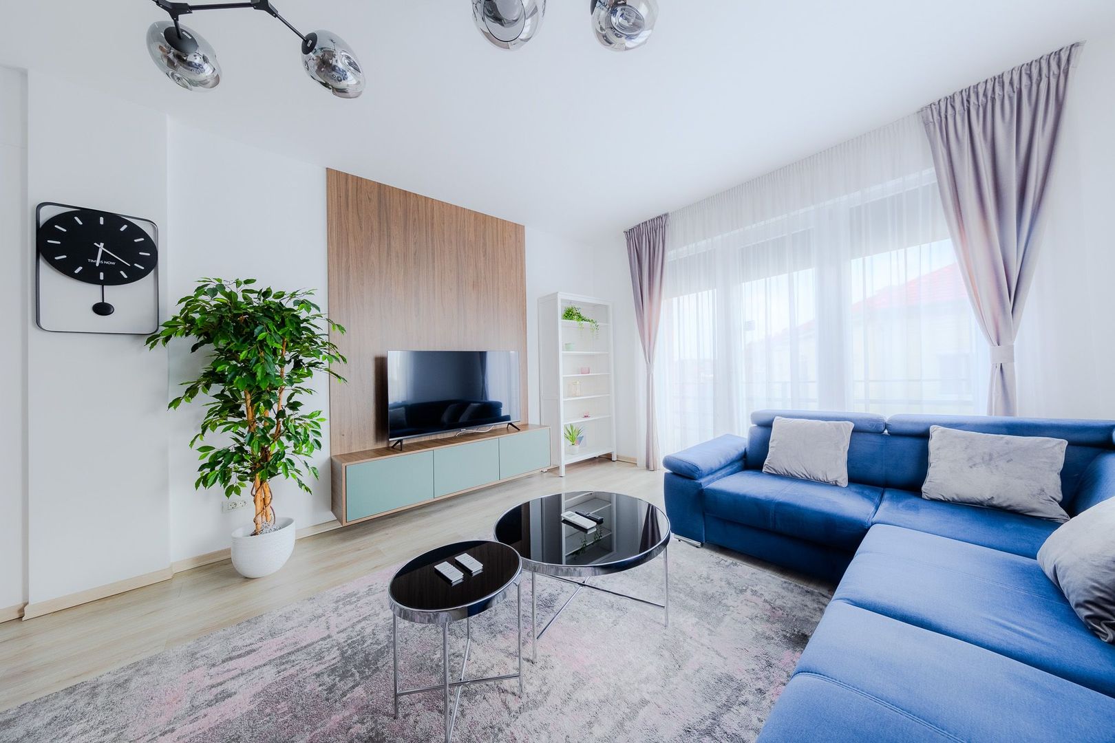 Apartament 3 camere, ultracentral, Oradea. 250 000 E + TVA. Comision 0 - Poză 2