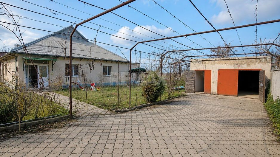 Cahul – Casă 3 Camere + Living | 139 m² | Teren 7.7 ari + Garaj | 89.900 € - Poză 1