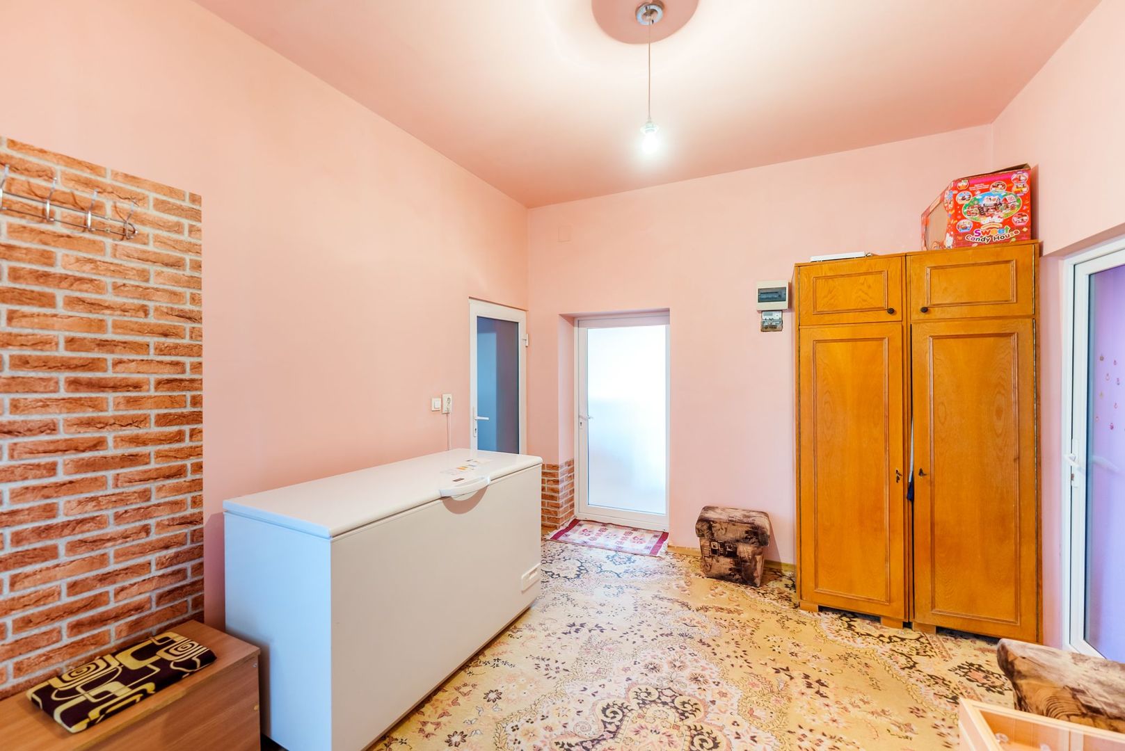 Casă cu grădina în Curtici - Poză 7