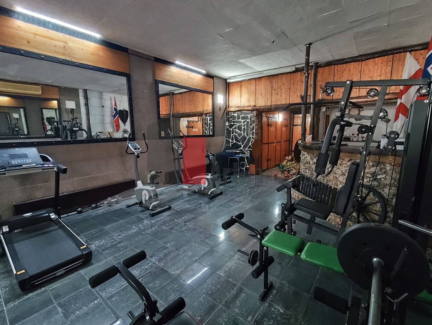 Spatiu comercial de inchiriat in Giulesti (langa stadion, complex comercial) - Poză 6