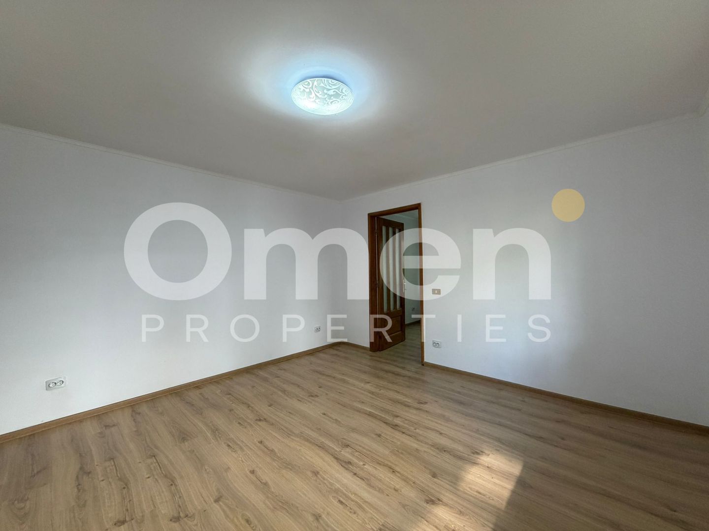 Apartament cu 2 camere, situat in zona centrala - Poză 2