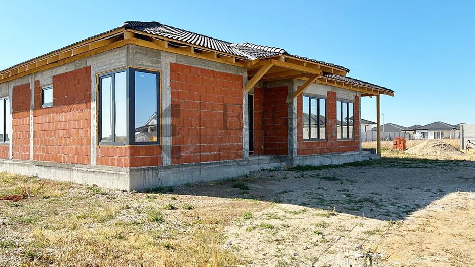 Casa la rosu  cu 4 camere de vanzare in Santandrei - Poză 22