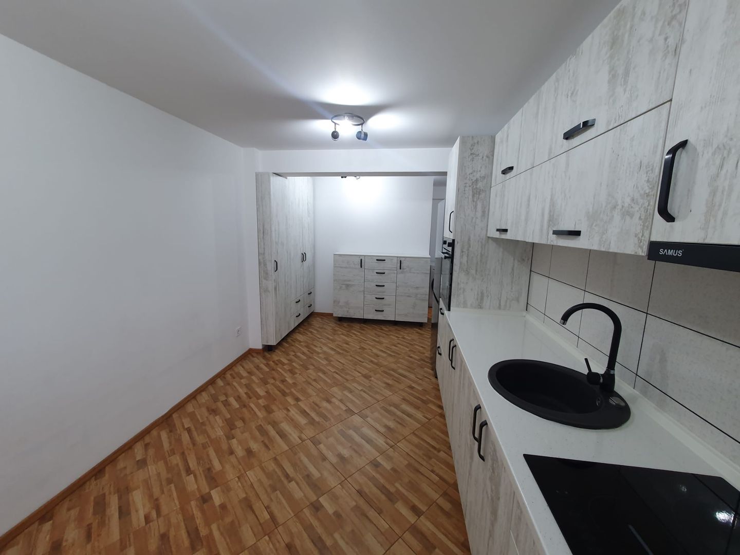Garsoniera de vanzare zona Eroii Revolutiei - Poză 10
