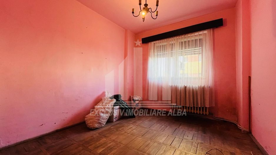 Apartament cu 4 camere decomandate, 2 bai, Cetate - Poză 4