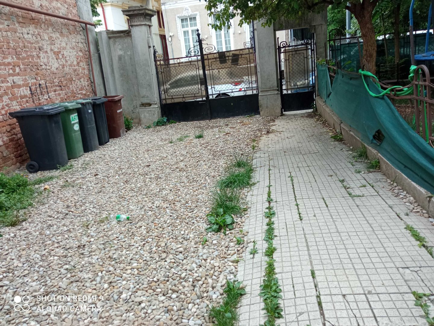 Vand 3 apartamente intr-o vila cu 1 etaj - Poză 1