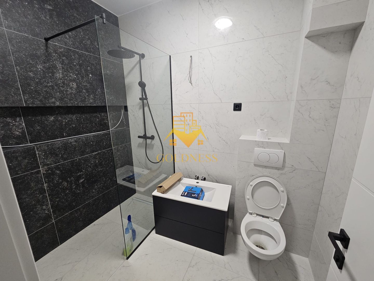 2 camere open space, Parcare, Prima Inchiriere, Piata Oser, Bulgaria - Poză 5
