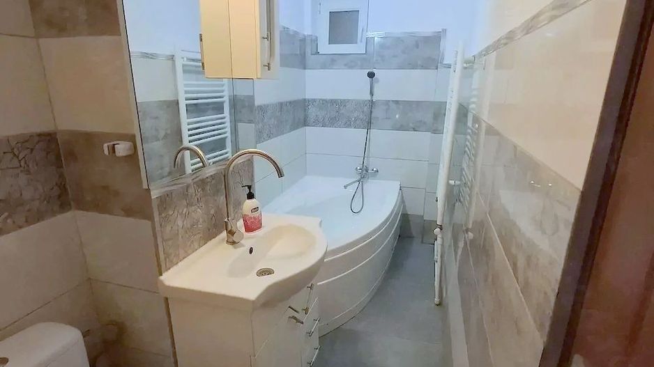 De inchiriat apartament cu 2 camere,  zona Spitalul judetean, et. 2, 450 E - Poză 7