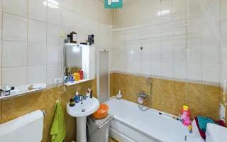 Casă la curte comună, zonă ultracentrală - Poză 11