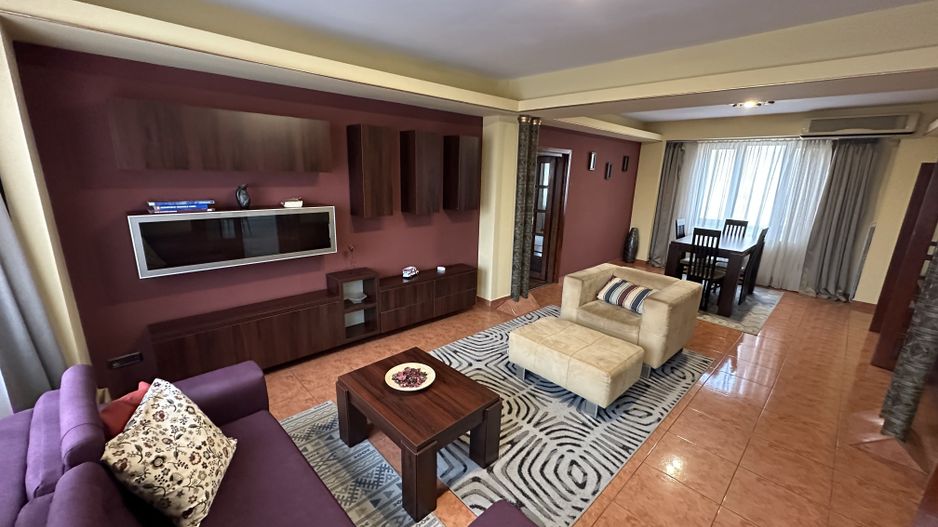 Apartament cu 3 camere în zona P-ta Unirii - Poză 1