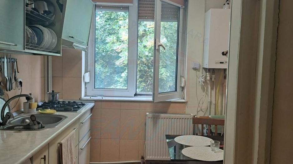 Vanzare apartament cu 3 camere(Neacsu)Micro 19, sup 64 mp, 78.000 euro - Poză 2