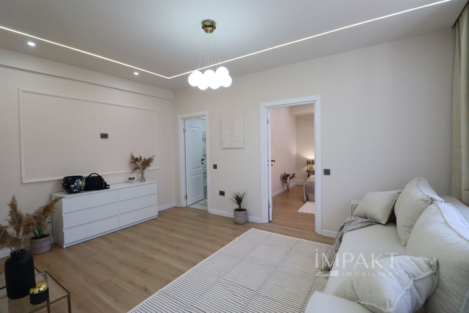 Apartament cu 2 camere,  ultrafinisat, zona Semicenrala! - Poză 3