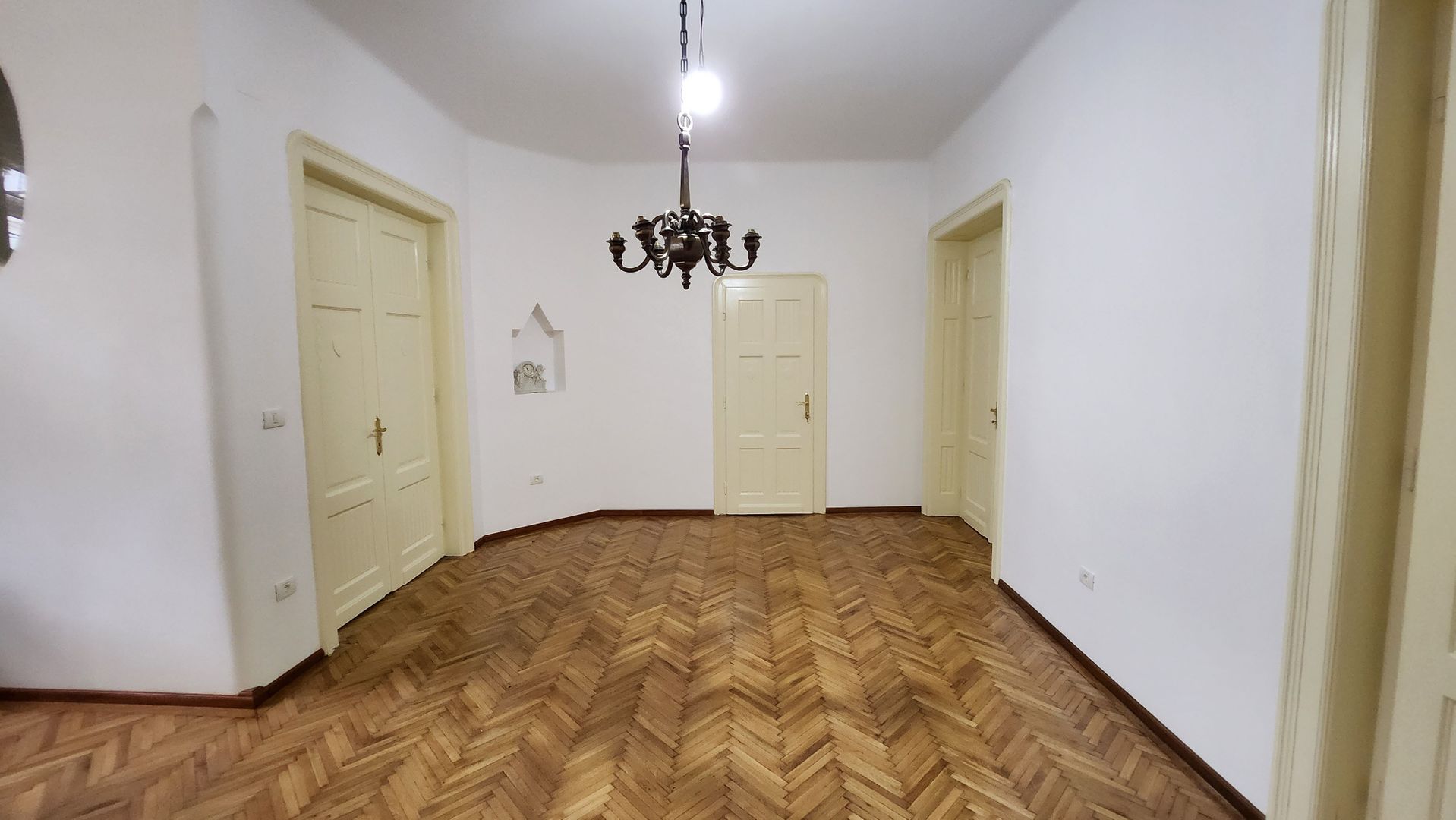 Vila _zona ultracentrala - Poză 1