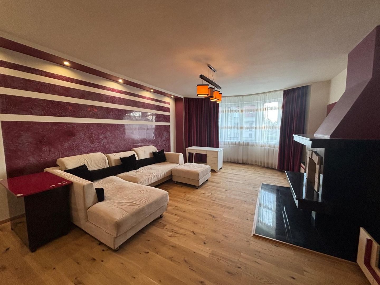 Apartament spatios si complet renovat - Poză 1