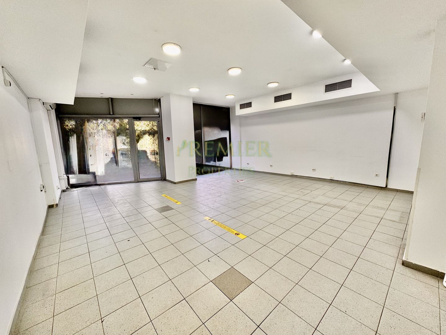 SPATIU 240 MP | 140 PARTER+100 SUBSOL | TRAFIC | VITRINA MARE | FARA HORECA | - Poză 1