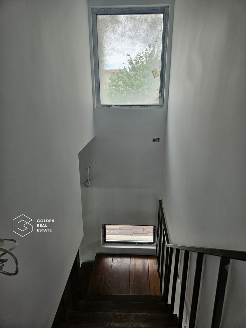 Vila cu 5 camere, 4 bai, Otopeni-centru, COMISION 0, renovata complet - Poză 8