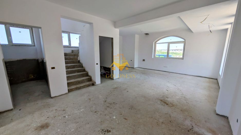 Vila, 4 Camere, Dezmir, Constructie Noua, 450 mp, 4 Bai, 2 Parcari - Poză 1