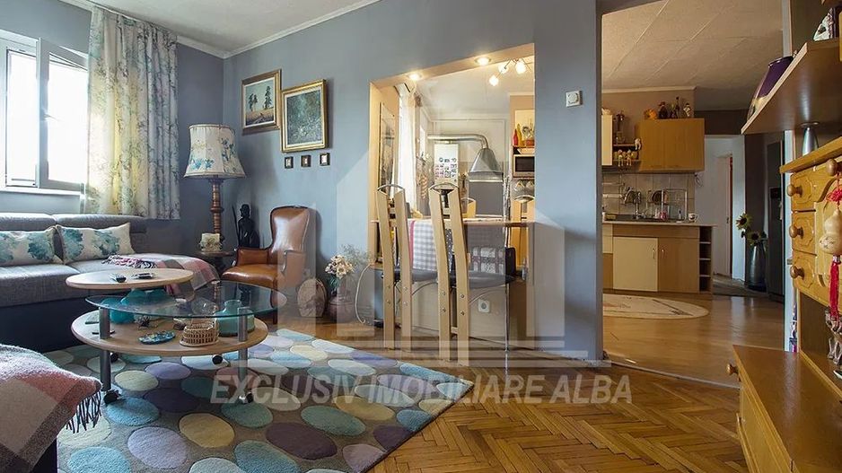 Apartament 3 camere decomandate, Cetate - Poză 1