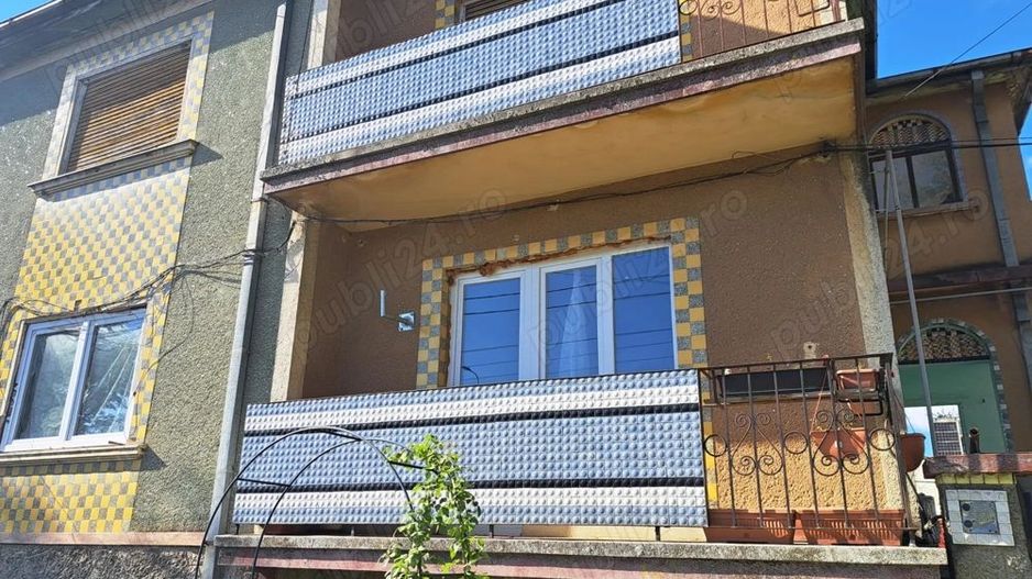 Casă cu etaj Botizului - Poză 1