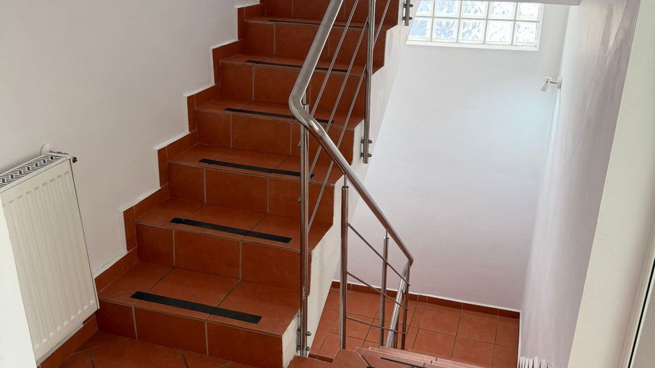 Clădire Multifuncțională 800 mp | Renovată 2024 | Ideală pentru Clinică, Birouri - Poză 20