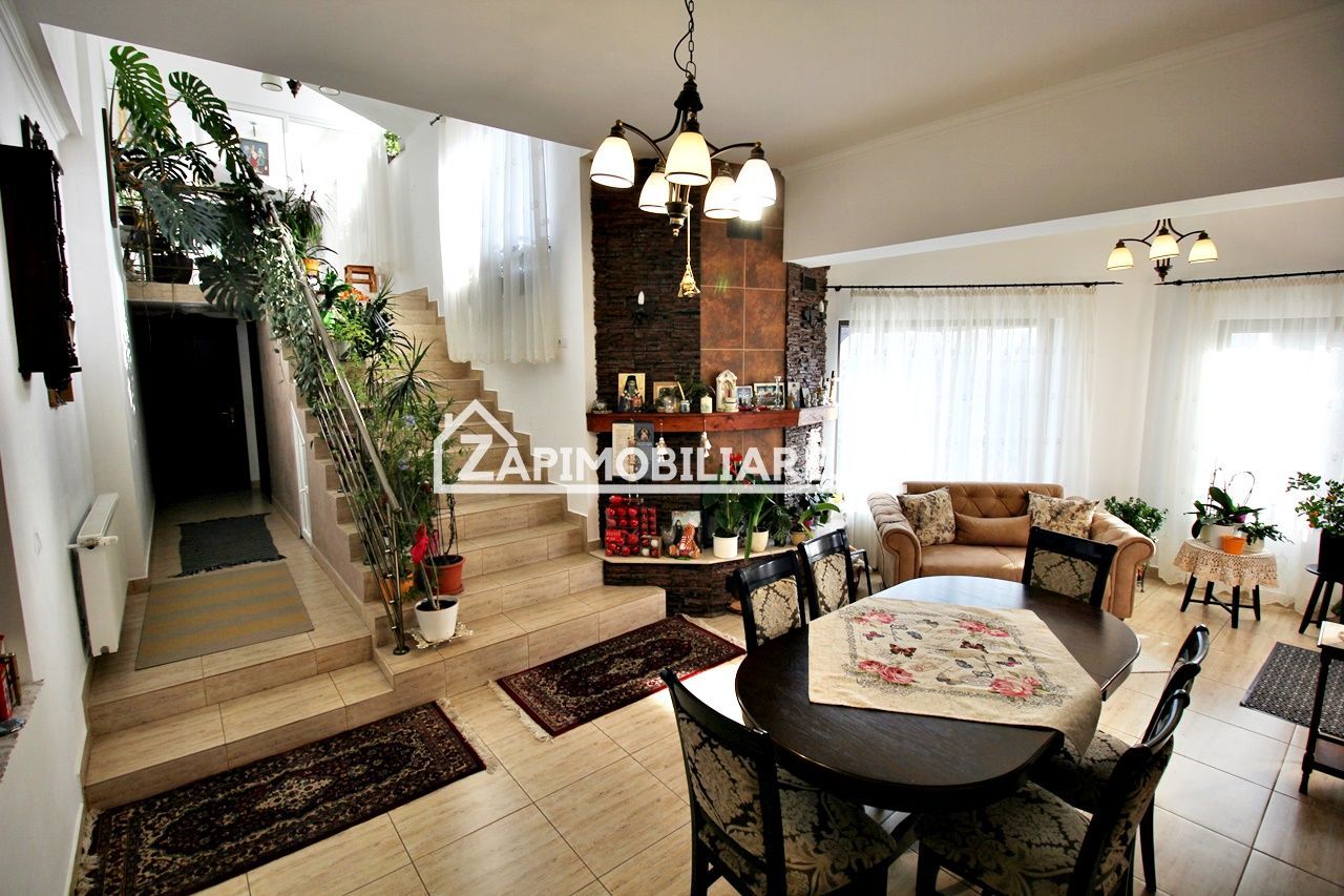 Casa 8 camere,4 bai,482mp,1.100mp teren,2 garaje,0% comision - Poză 11