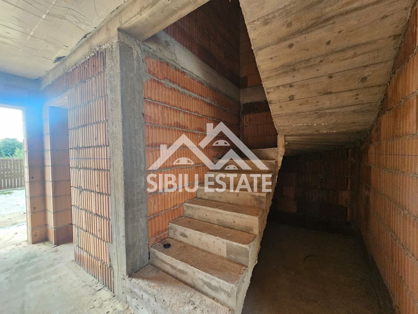 Casa Sibiu, Selimbar 4 camere, 2 bai NOU - Poză 4