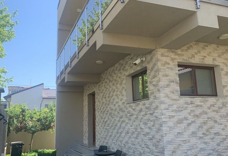 Casă spațioasă cu 5 camere - Sarari - Poză 2