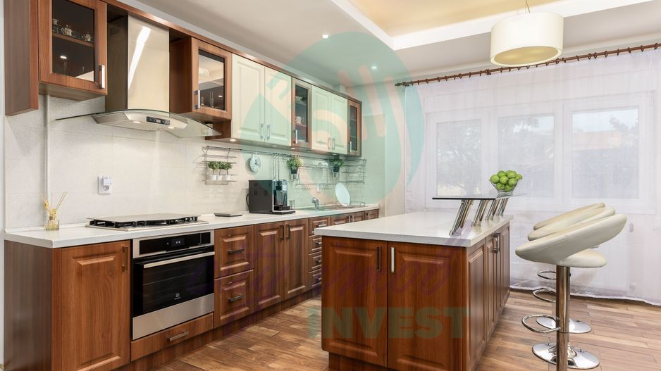 Vilă spațioasă cu curte superbă lângă Parcul Circului - Poză 11