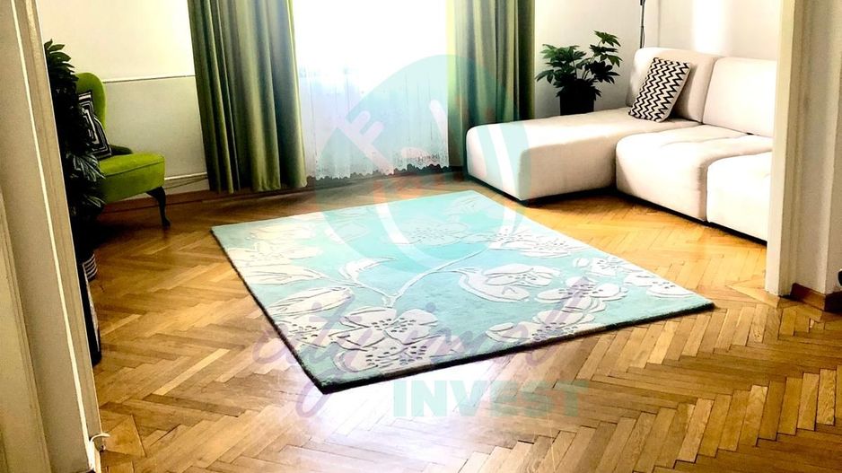 Apartament cu 3 camere renovat si cu parcare - Poză 2