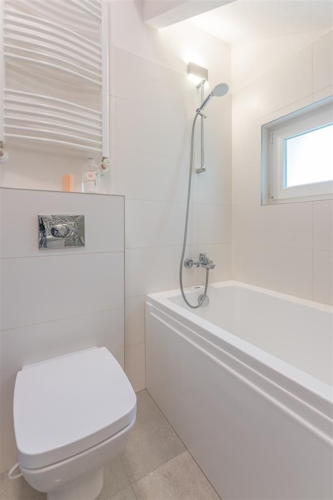 Locuință de 71 mp renovată integral și complet utilată, în casă - Poză 12