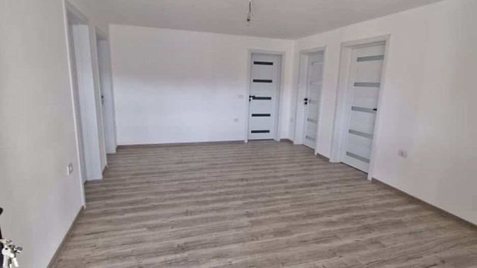 Casa Individuala Sanmihaiu Roman,Parter,4 Camere,2Bai,Toate Utilitatile - Poză 7